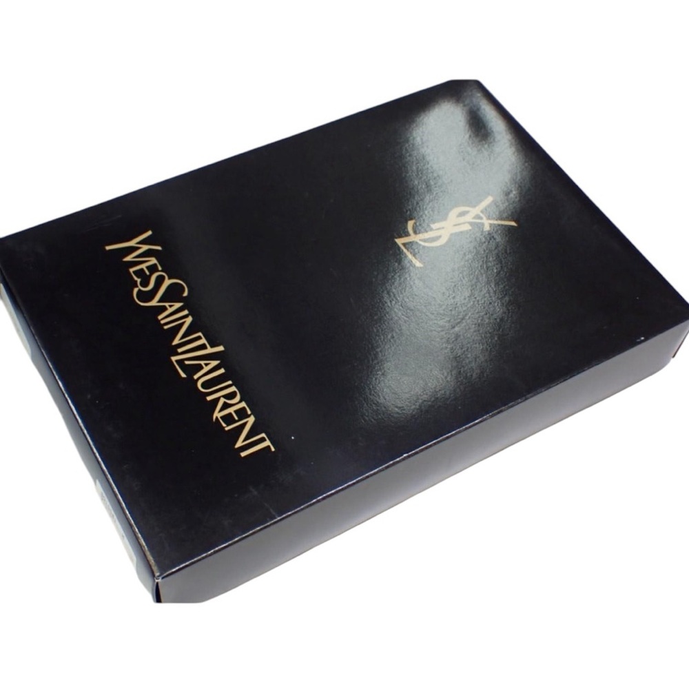 28-25 Yves Saint Laurent Blue and Cream Towel Set - Picture 6 of 6